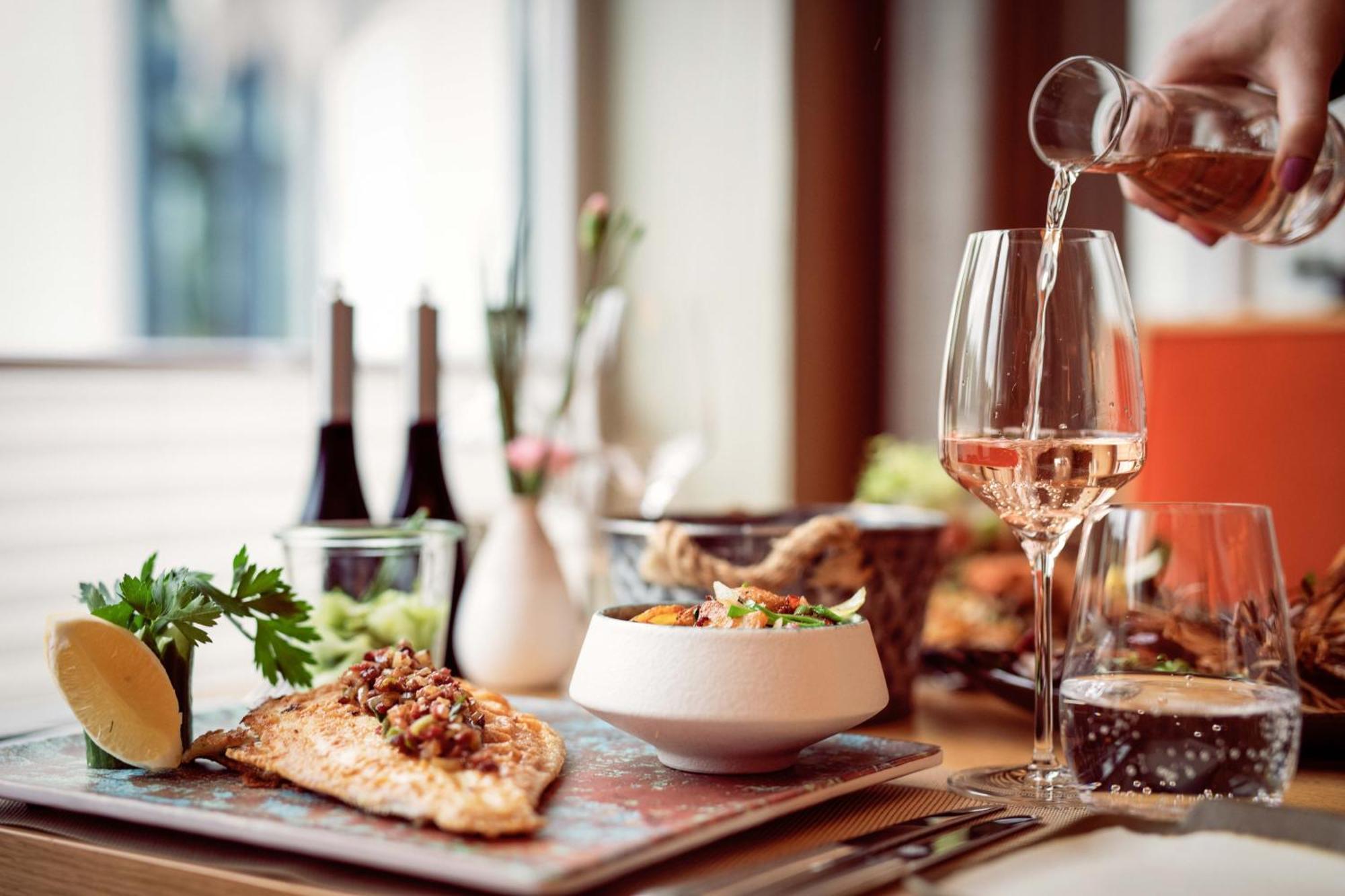 Upstalsboom Kuehlungsborn Hotel Ngoại thất bức ảnh